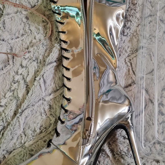 SOLD Cape Robin Silver Metallic Heel Boot Sz 10 - Picture 3 of 11